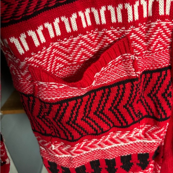No Boundaries Red & White Jacquard Cardigan with Faux Fur Hood - NWT - Picture 5 of 8